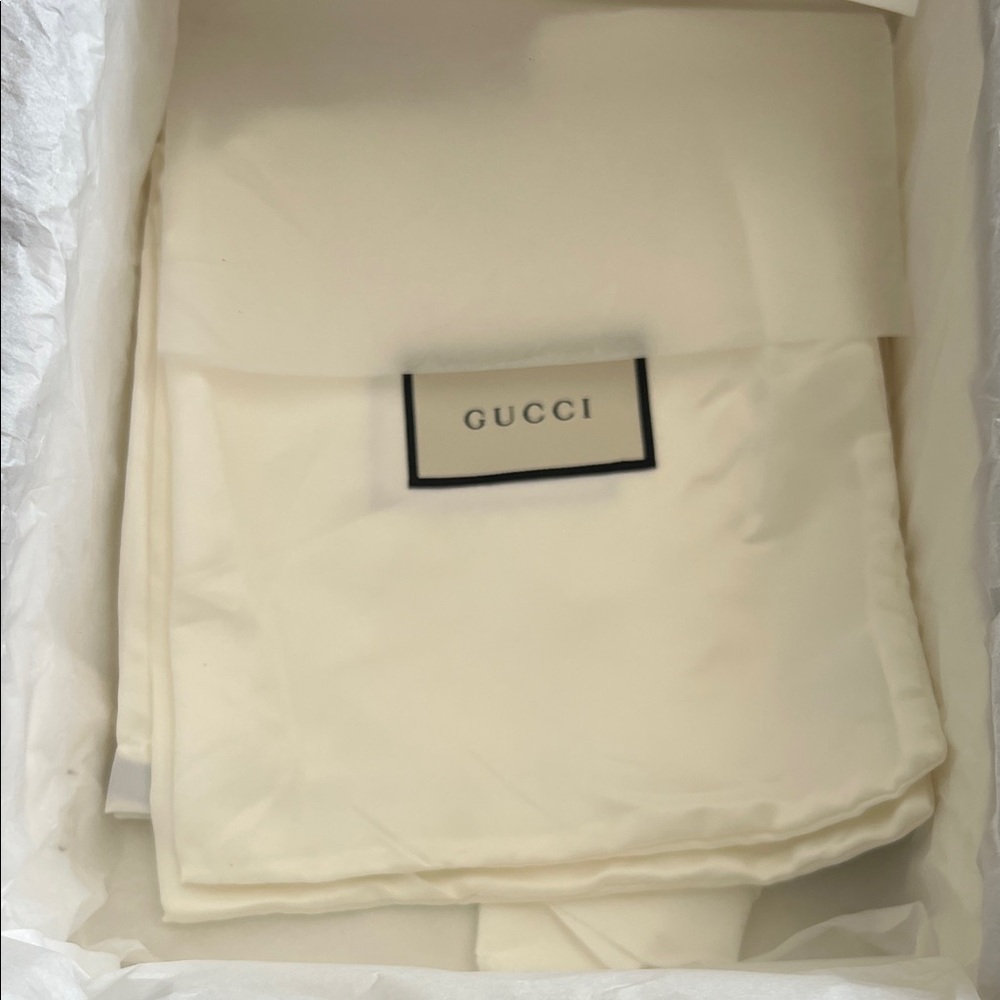 Gucci Black Heels with Gold Detailing - Picture 5 of 6